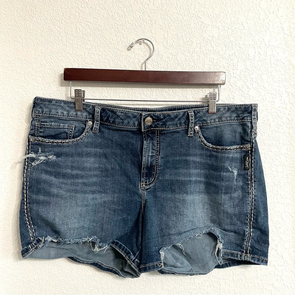 Silver Jeans Women’s Shorts Denim Jean Elyse Distressed Thick Stitch Size 20